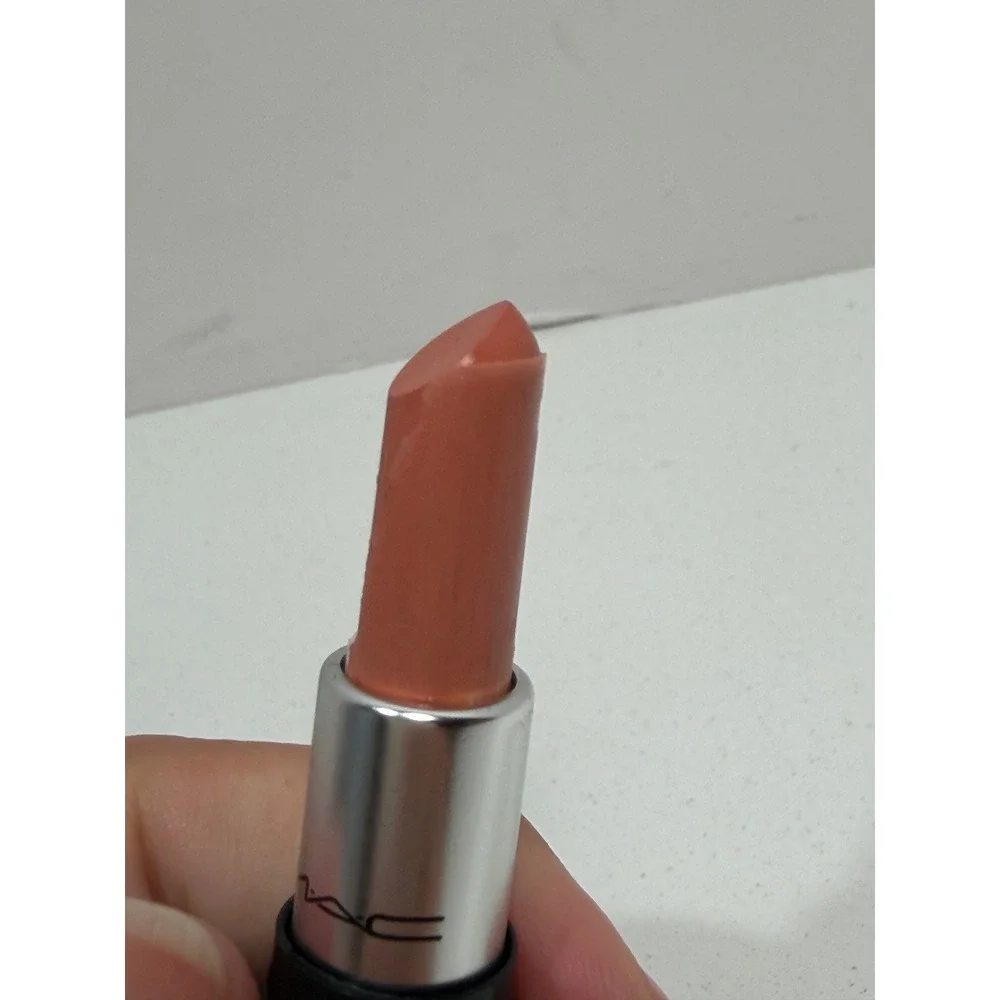 MAC Matte Lipstick Kinda Sexy Neutral Peachy Pink Nude A25 mini bullet size read